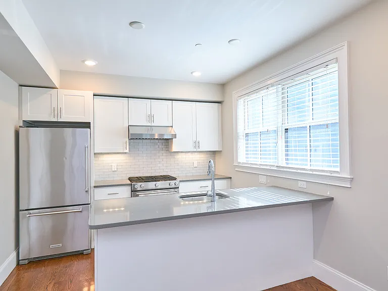 181 Putnam Ave — Photo 6