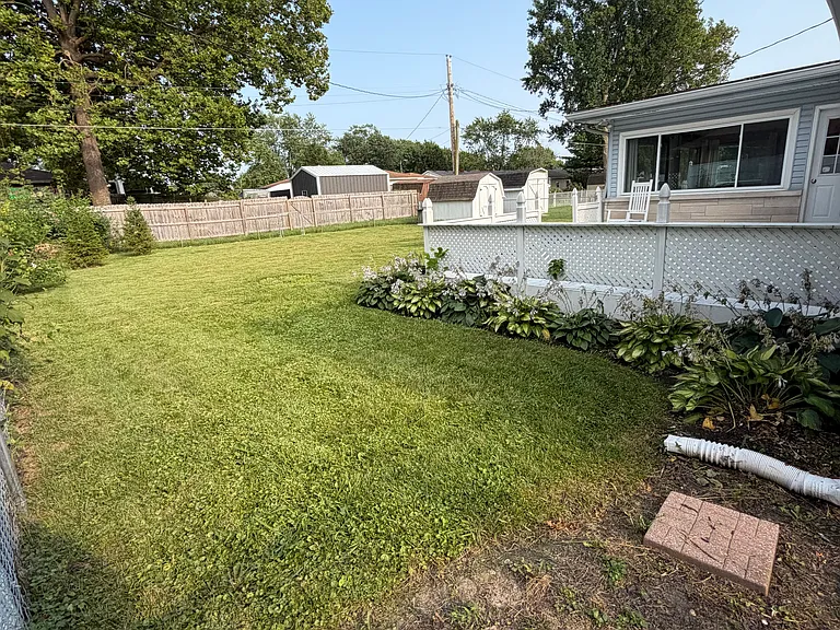 405 Jefferson Blvd — Photo 3