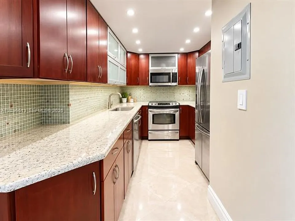 2401 Collins Avenue Cu #1807