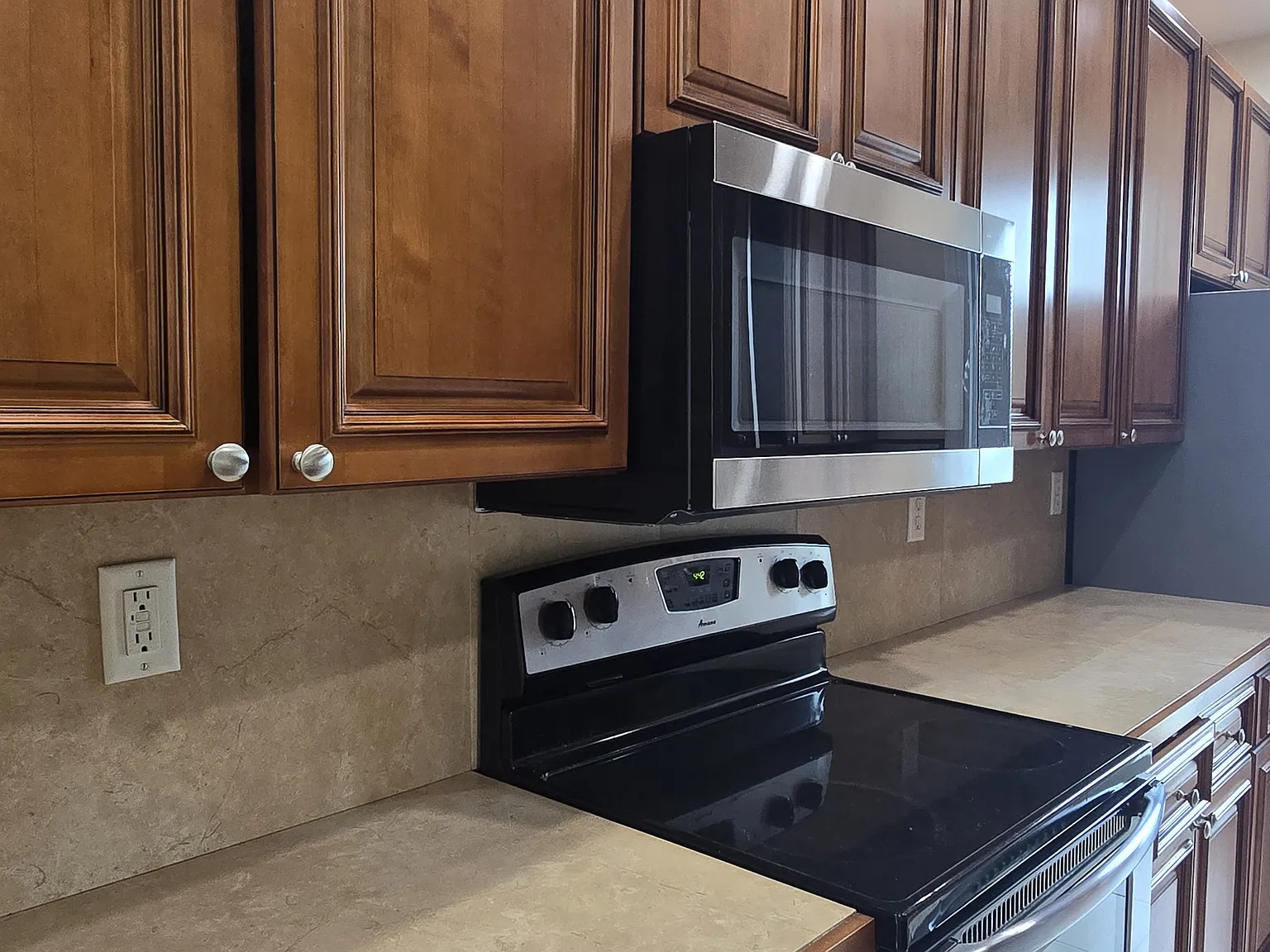 3 bed, 2.5 bath, 2100 sqft, $4,950 — Photo 3