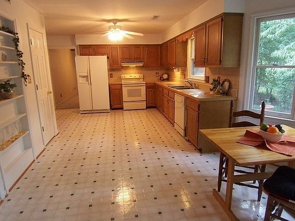 4th image of 1413 Bayberry Ct S