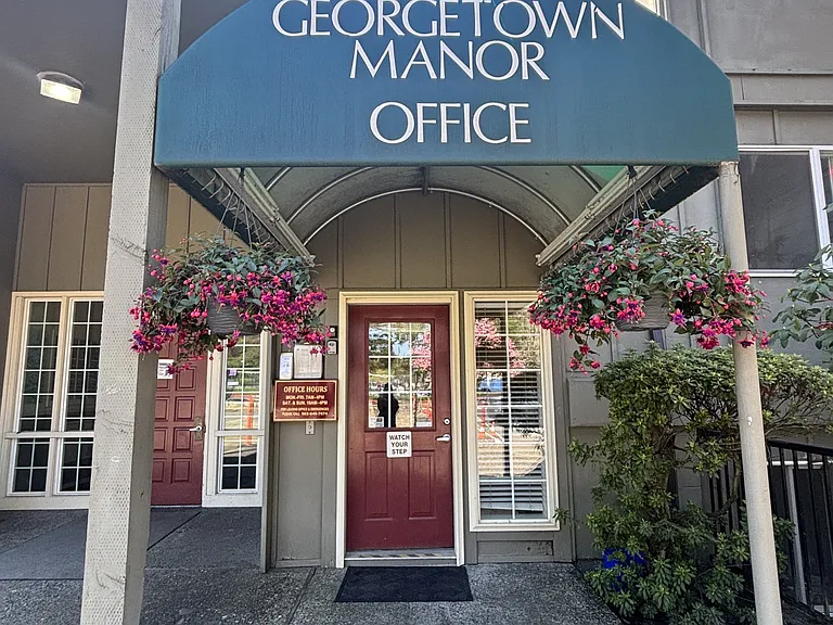 Georgetown Manor Apartments — Photo 1