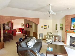 586 Grandview Ct, Pewaukee, WI 53072