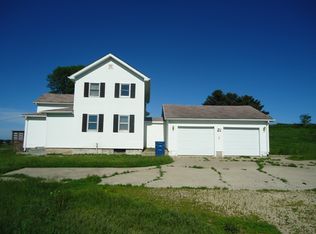 7477 Wieferich Rd, Farley, IA 52046