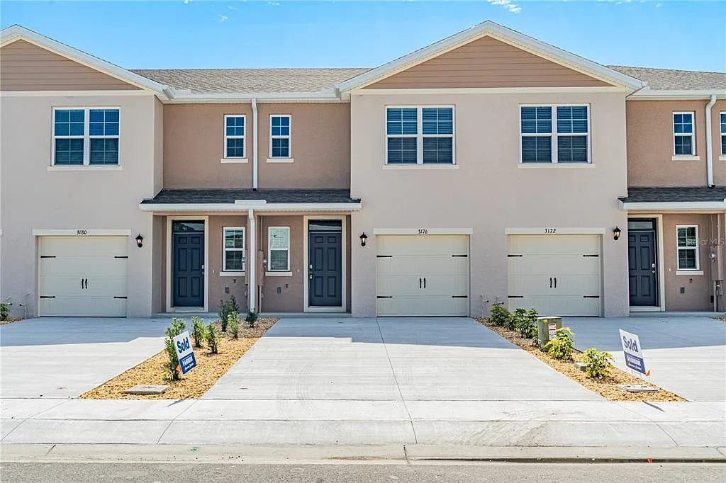 3 bed, 2.5 bath, 1463 sqft, $1,850 — Photo 1