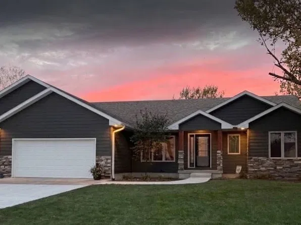 23 Muirfield Ct, Vermillion, SD 57069