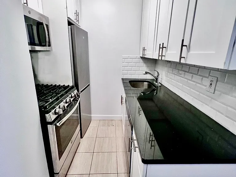 13981 35th Ave #4G — Photo 1