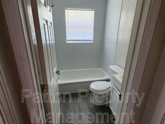 4th image of 4208 NE 11th Ave #B
