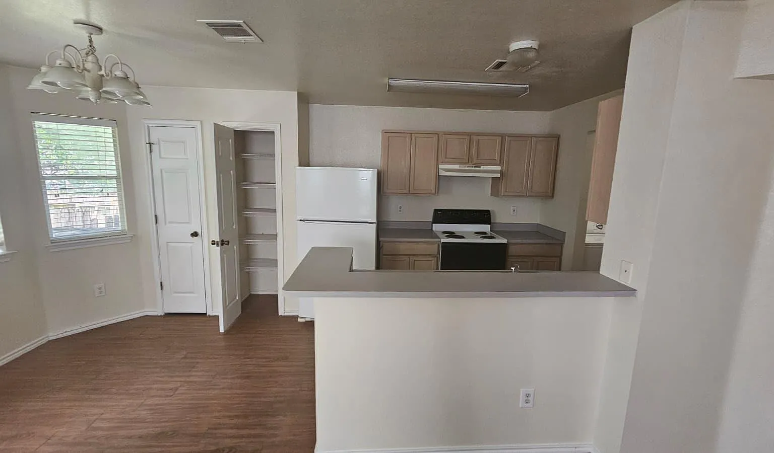 3 bed, 3.5 bath, 2746 sqft, $1,700 — Photo 3