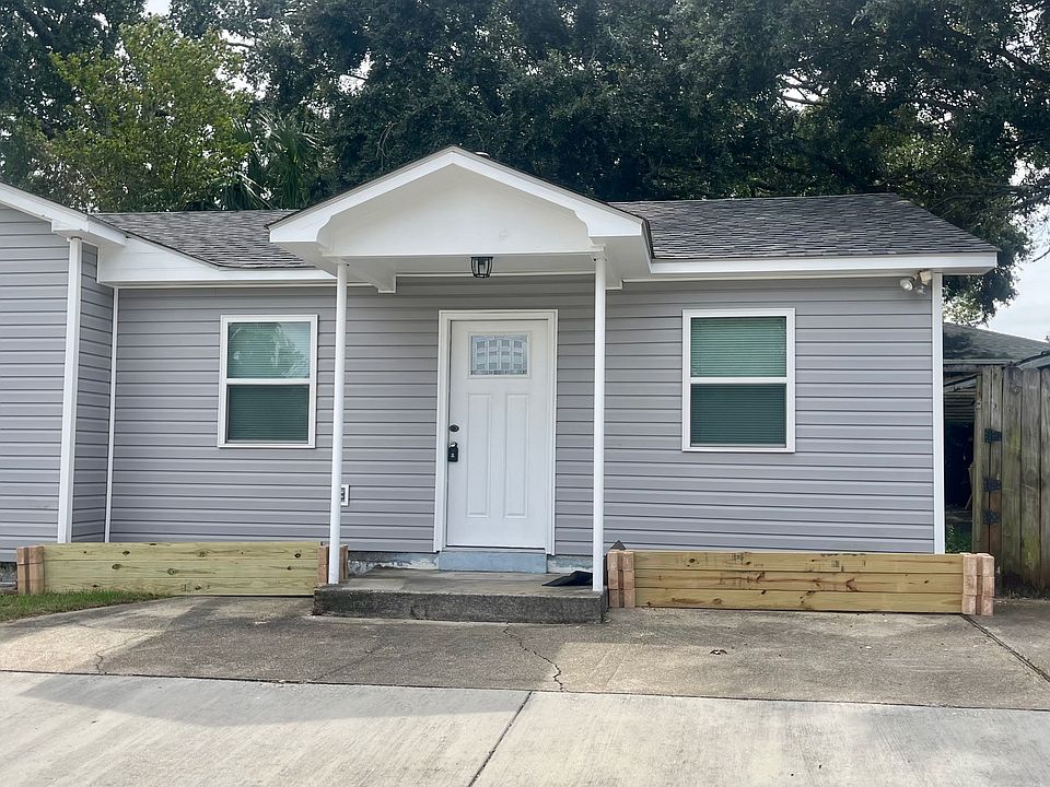 1st image of 1067 Park Ct S
