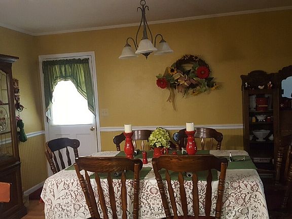 5th image of 204 Maple St