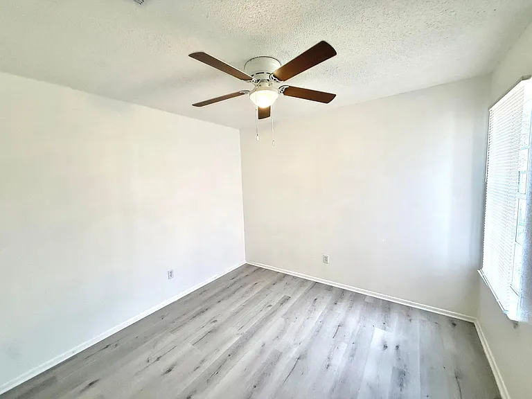403 Country Aire Dr — Photo 8
