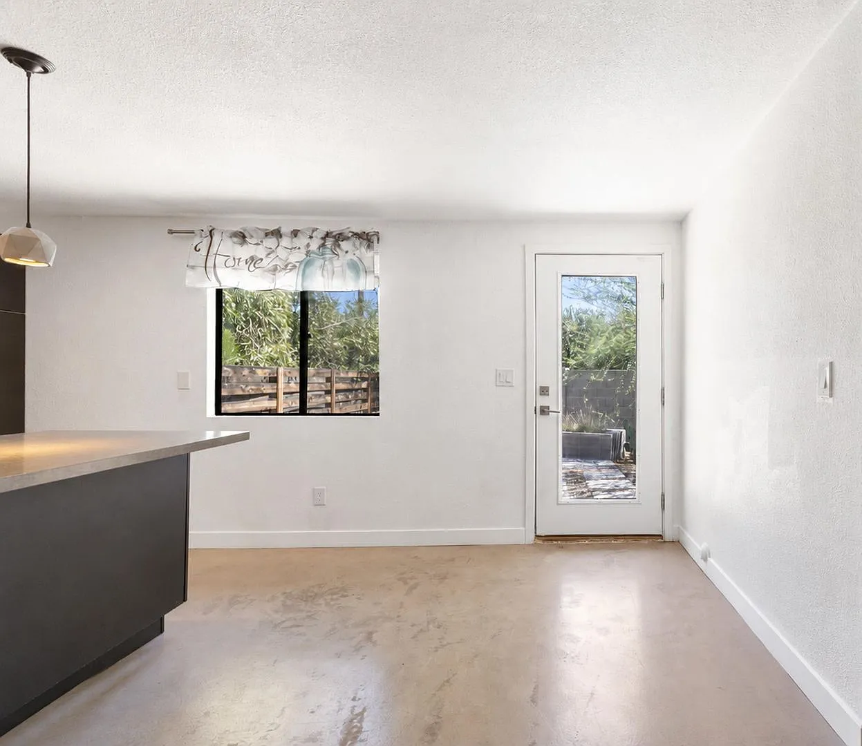 Remodeled 1 bedroom 1 bath in Tempe! — Photo 4