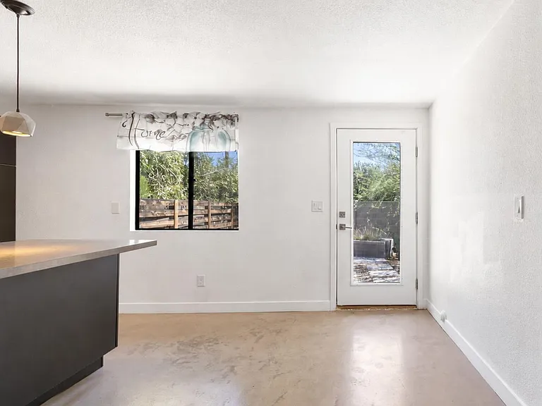 934 W Parkway Blvd #A — Photo 4