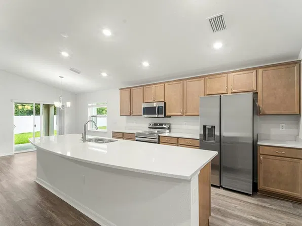 7140 Kingswood Garden Ln, Zephyrhills, FL 33541