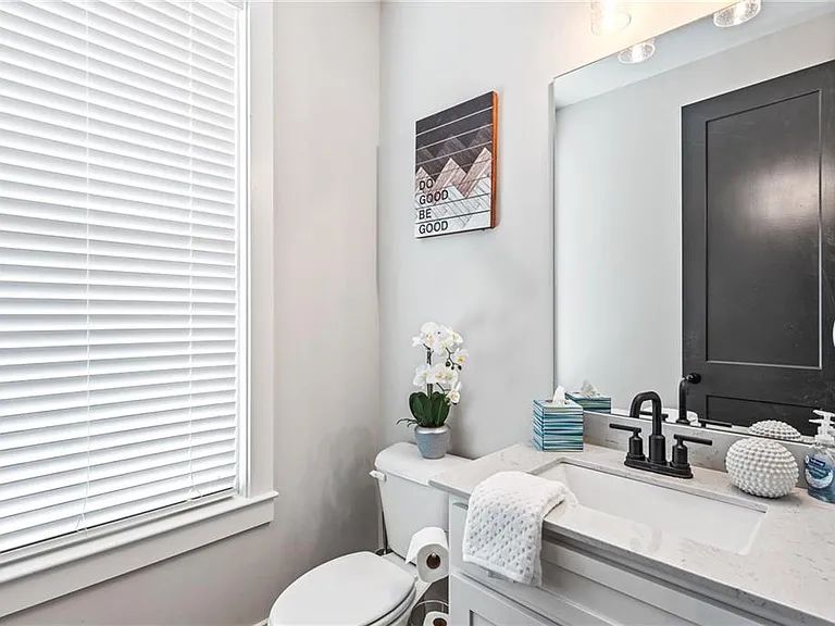 585 King Arnold St — Photo 10