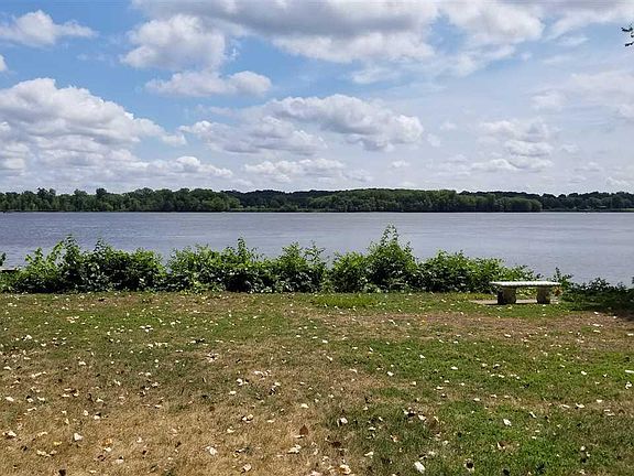 4th image of 514 River Dr