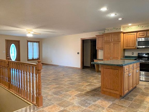 4th image of 721 W Crumb Ave