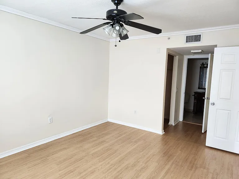 813 Villa Cir — Photo 12