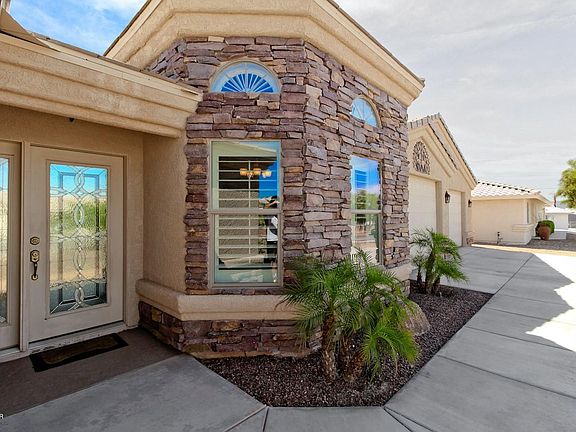 4th image of 3080 Newport Dr