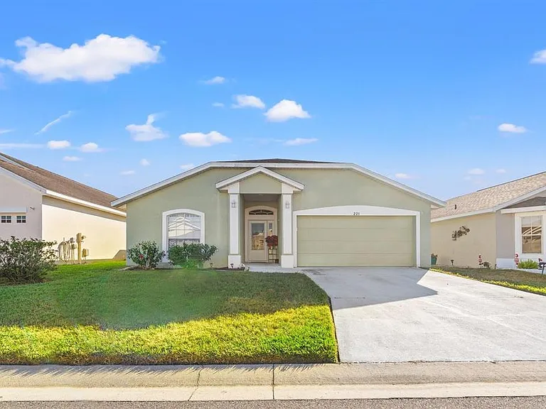 221 Prather Dr — Photo 1