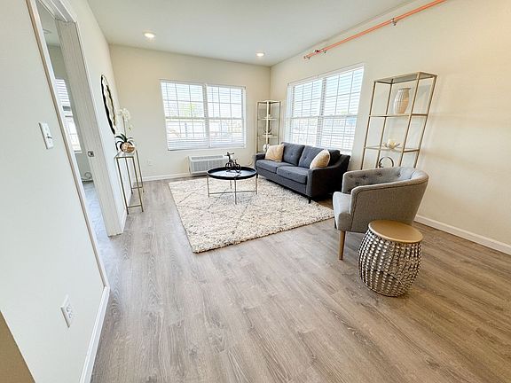 3rd image of 327 Pine St #2034