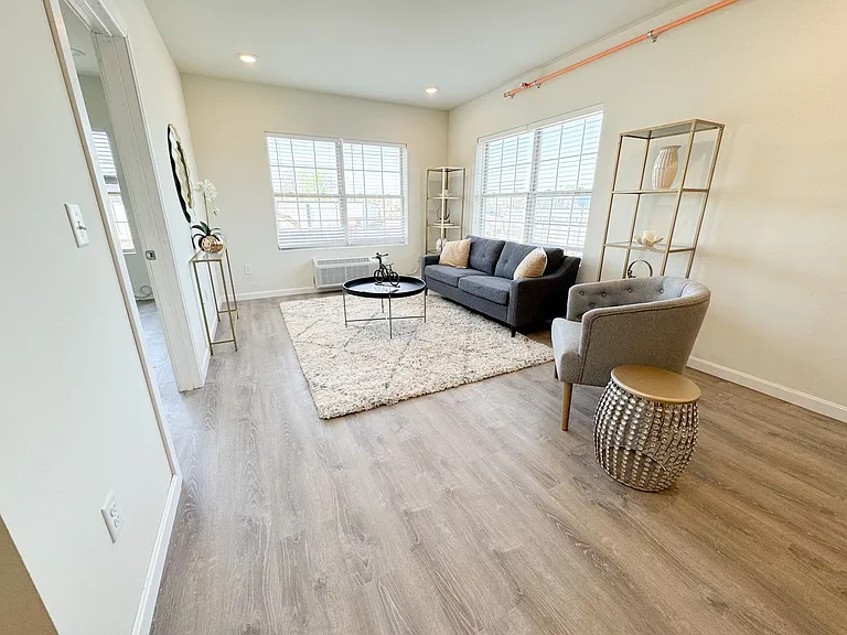 Pine Street Apartments — Photo 10