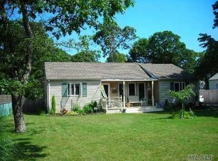 47 Gwendolyn Pl, East Islip, NY 11730