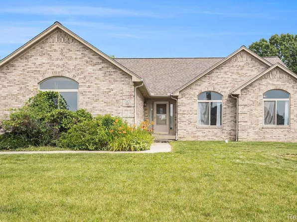 1421 Deer Creek Trl, Grand Blanc, MI 48439
