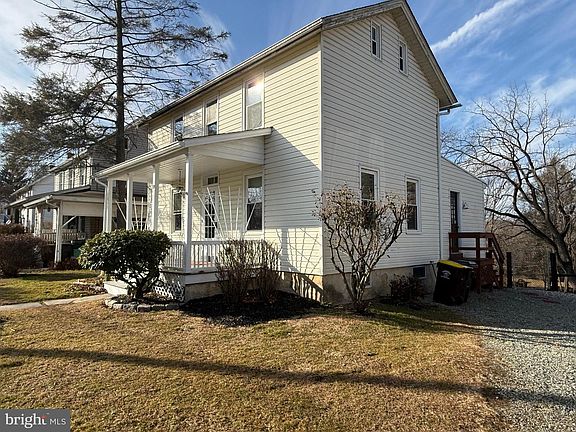 5th image of 121 E Harmony Rd