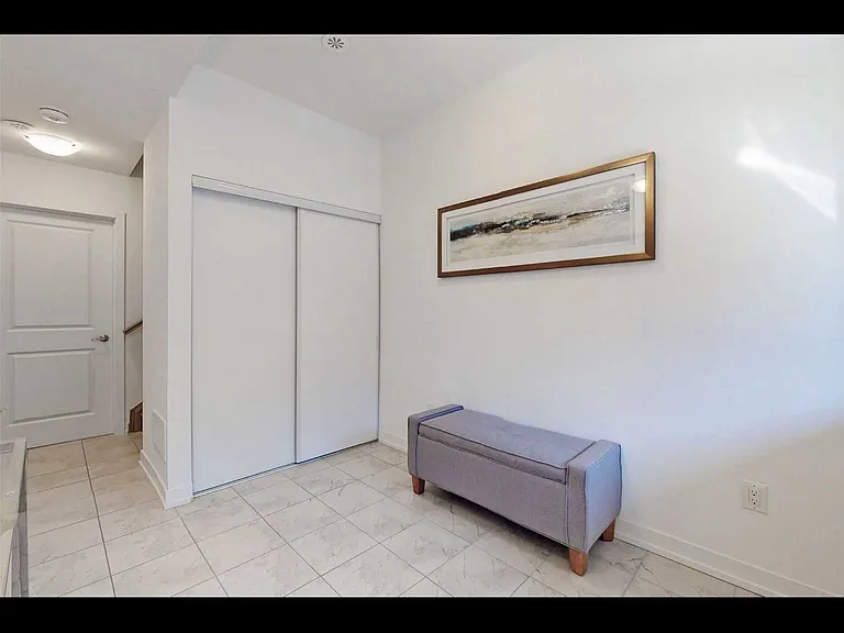 14 Hearne St E — Photo 17