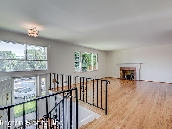4th image of 2806 S Fern St