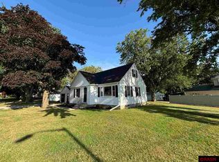 1100 1st Ave S, Saint James, MN 56081