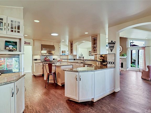 5th image of 914 Rosario Dr