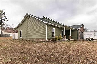 2nd image of 221 Crooked Pine Cir