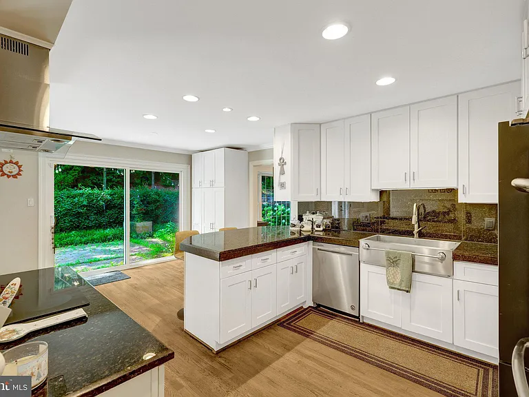 7845 Old Dominion Dr — Photo 43