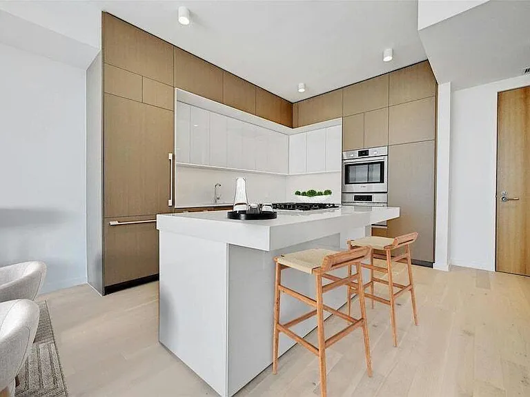 313 W 17th St #1903 — Photo 2