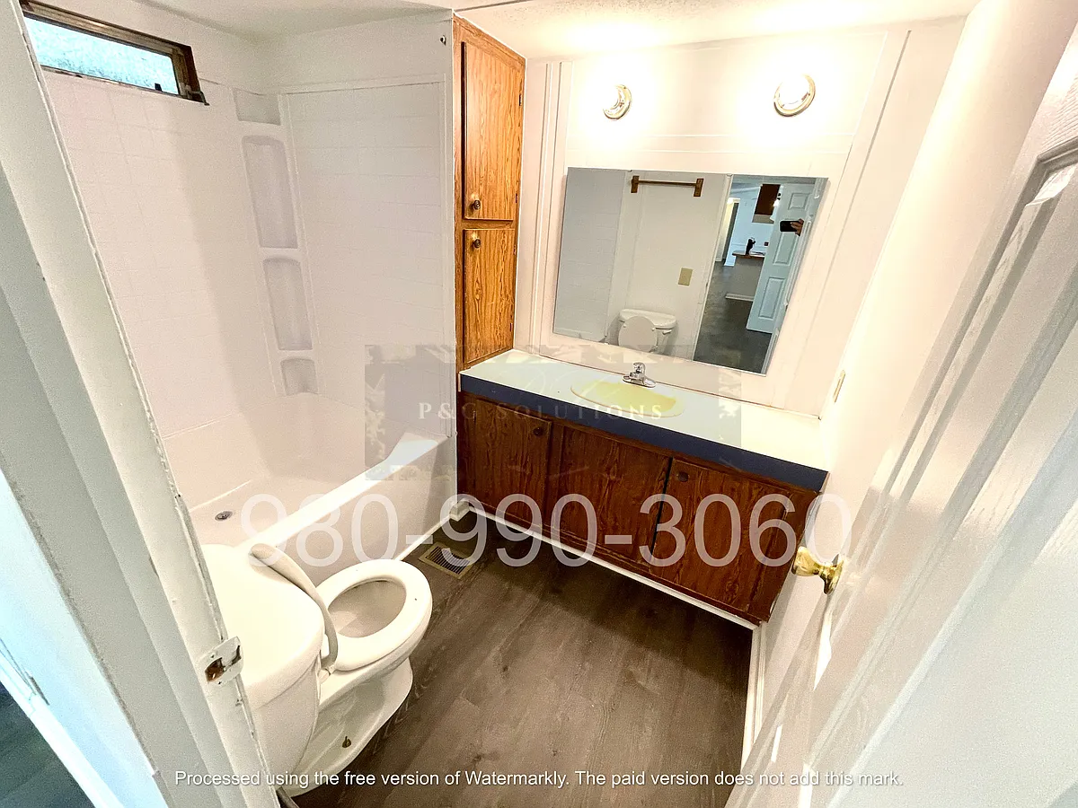 Building Photo - 345 Imperial Dr