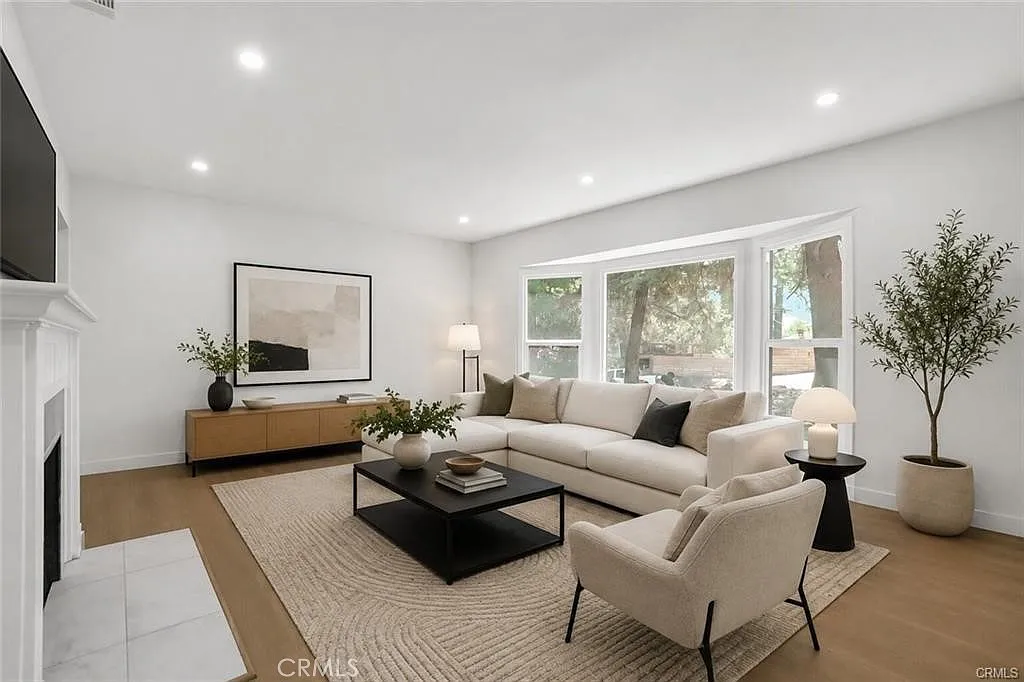 3 bed, 1167 sqft, $4,300 — Photo 2