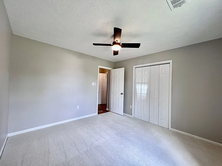 409 Oak St — Photo 19