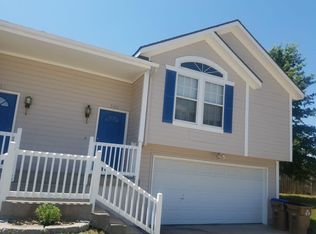 500 Regina Ct, Raymore, MO 64083
