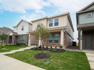 3053 Strawberry Farm Ln, Fort Worth, TX 76140