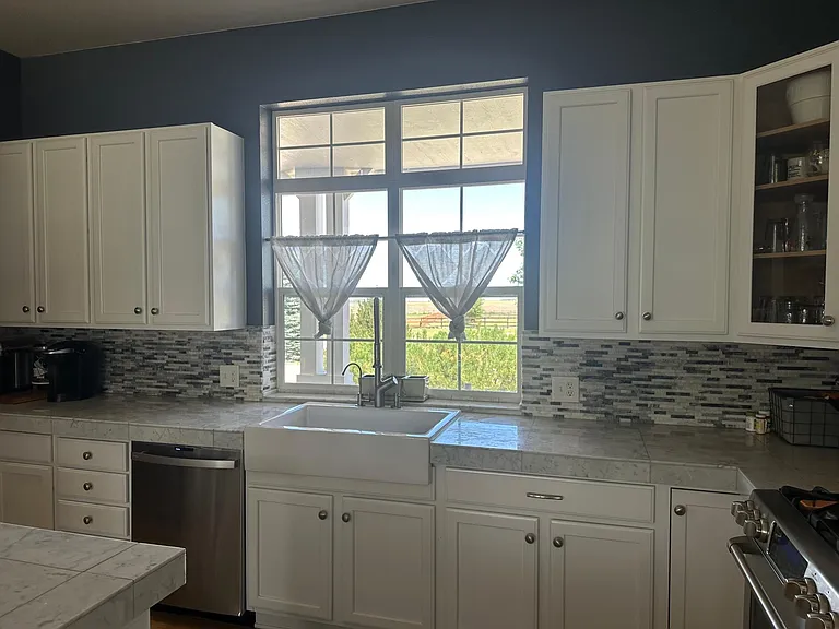 360 Columbine Dr — Photo 5