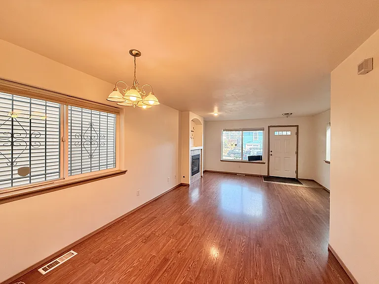 3908 S Holly St — Photo 6