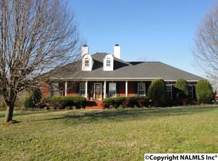 21 Roxey Dr, Fayetteville, TN 37334