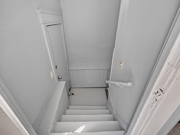 5th image of 9920-22 Somerset Ave #9920
