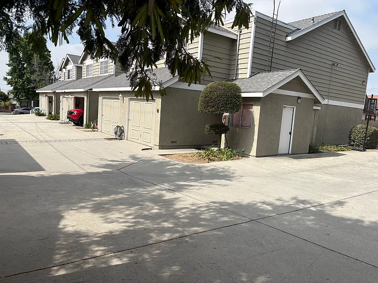 615 E Colorado Blvd #B — Photo 35