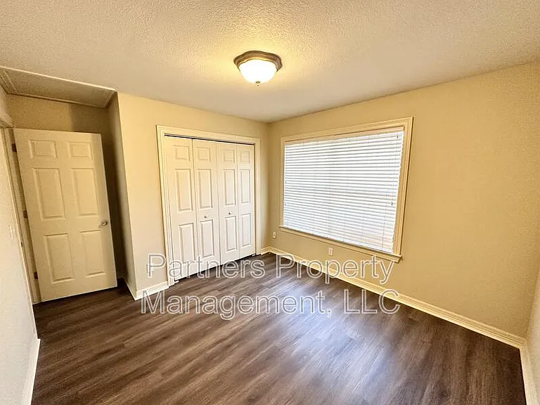 1112 W Hendrix St — Photo 10