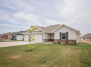 820 S Ridgemont Dr, Nixa, MO 65714