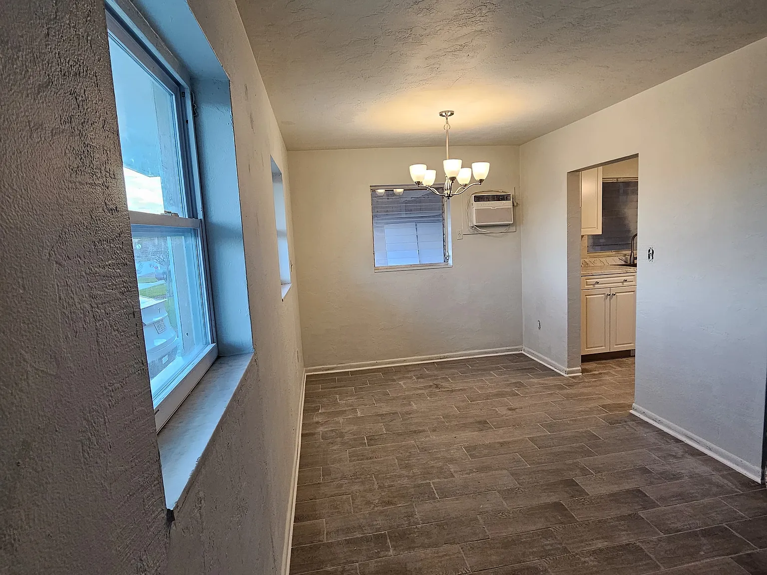 3 bed, 1056 sqft, $1,560 — Photo 4